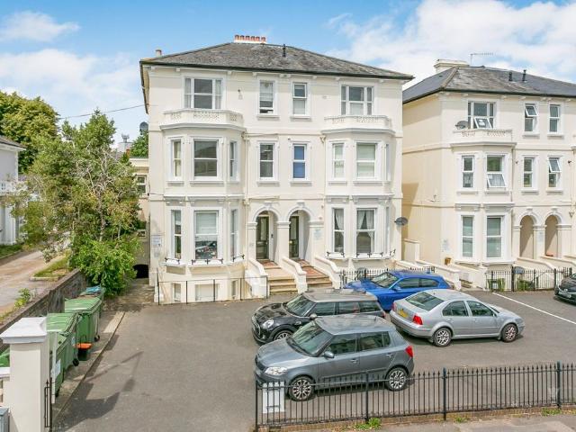 Flat for rent in St James, Sandown Park