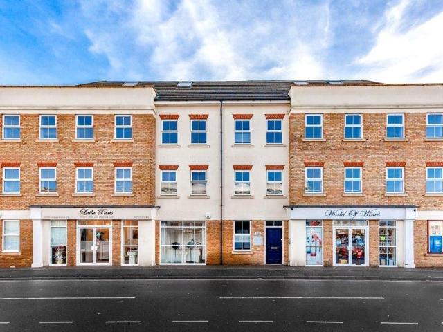 Flat for rent in Red Hill, Surrey
