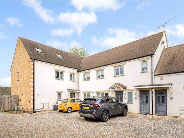 Flat for rent in Fossebridge, Gloucestershire