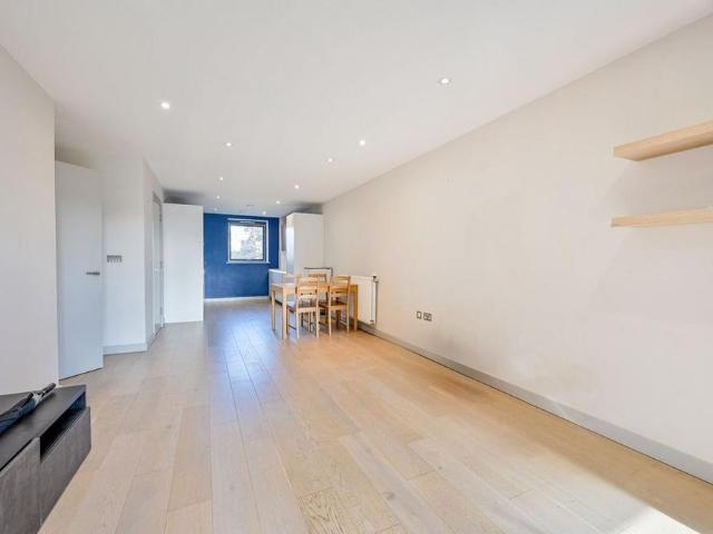 Apartment for rent in London Borough of Ealing, Hanwell