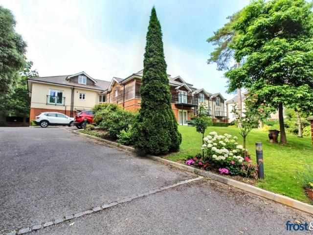 Flat for rent in Branksome, Poole
