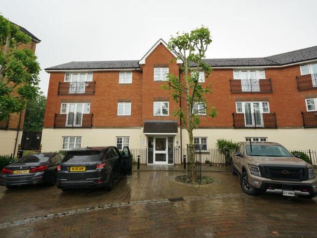 Flat for rent in Purfleet, Essex