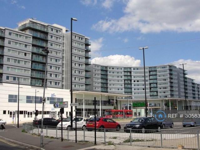 Flat for rent in London Borough of Hounslow, Greater London