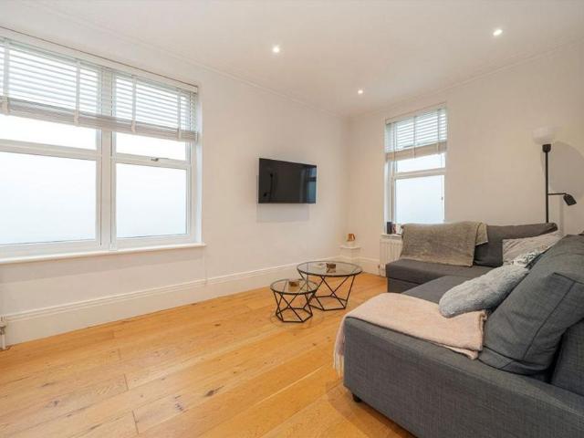 Apartment for rent in Hampton, Greater London