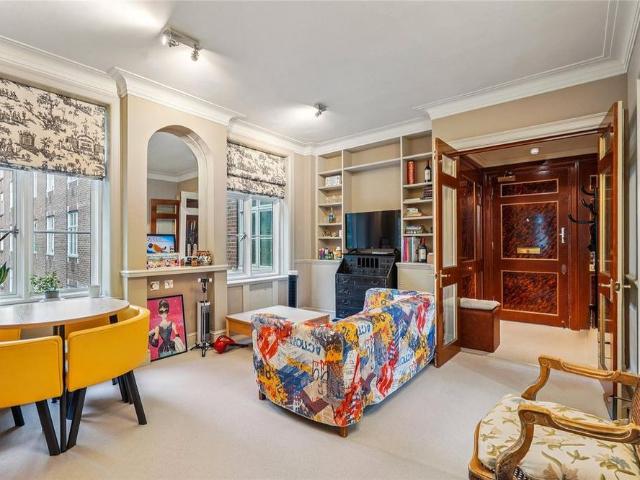 Apartment for rent in Mayfair, Greater London
