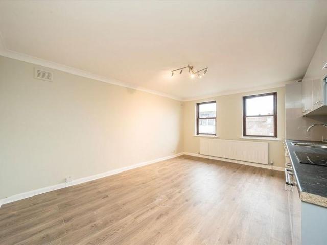 Apartment for rent in Hampton, Greater London