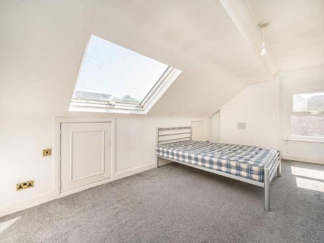 Apartment for rent in Clapham Park, Greater London