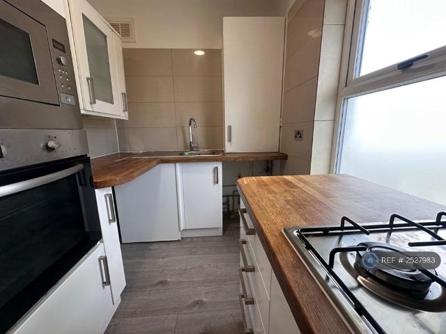 Flat for rent in London Borough of Ealing, Greenford