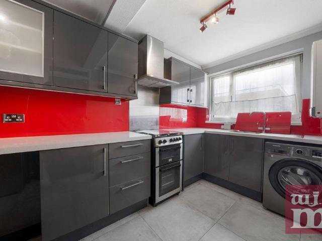 Flat for rent in Mile End, Greater London