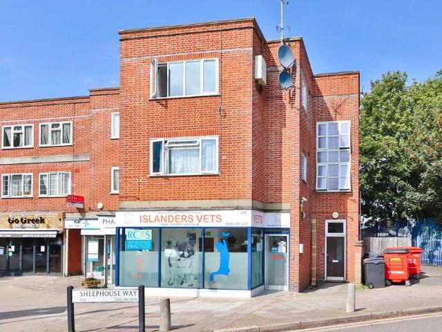 Flat for rent in Old Malden, Greater London