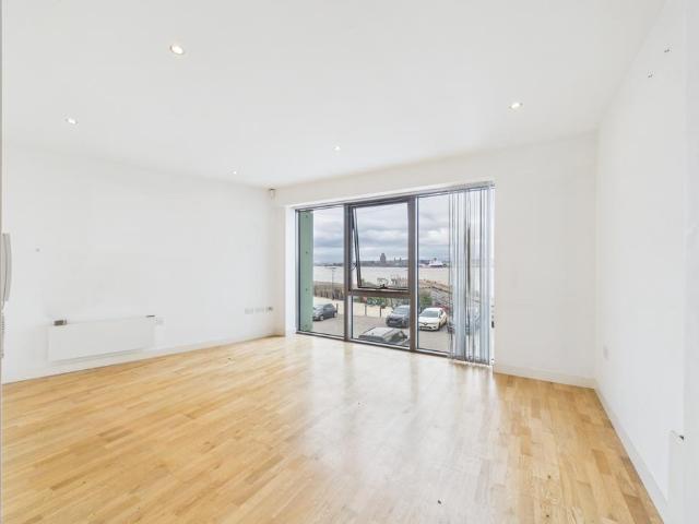 Flat for rent in Calderstones
