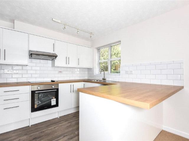Flat for rent in New Marston, The Slade