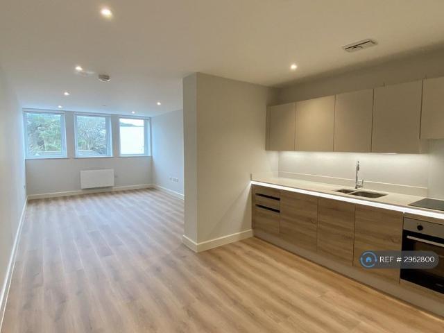 Flat for rent in Lansdowne, Springbourne