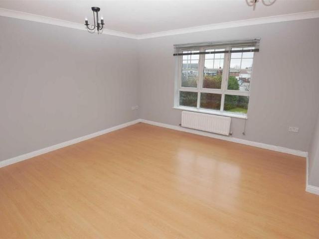 Apartment for rent in Tingley, West Yorkshire