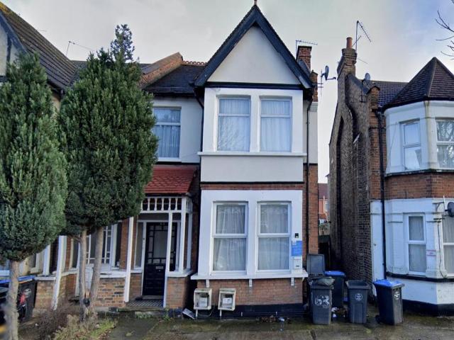 Flat for rent in Alperton, Greater London
