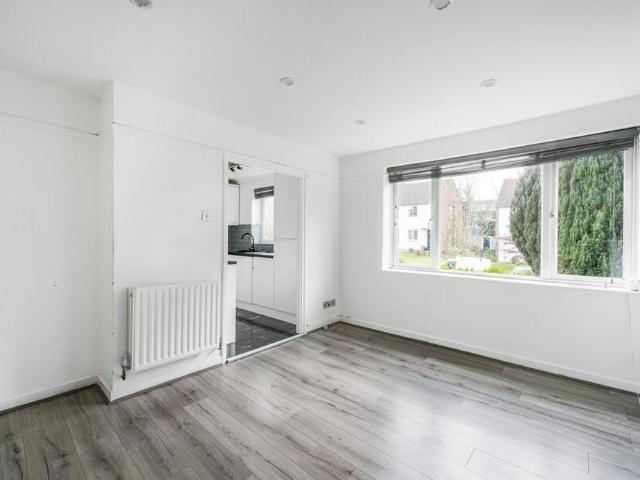 Apartment for rent in Elmstead, Greater London