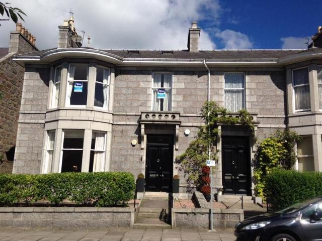 Flat for rent in West End, Ballindoch