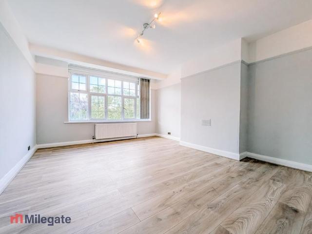 Apartment for rent in The Wrythe, Greater London