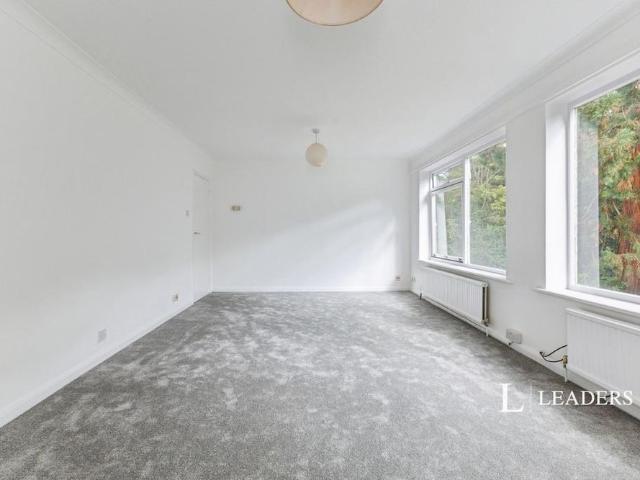 Apartment for rent in Weybridge, Elmbridge