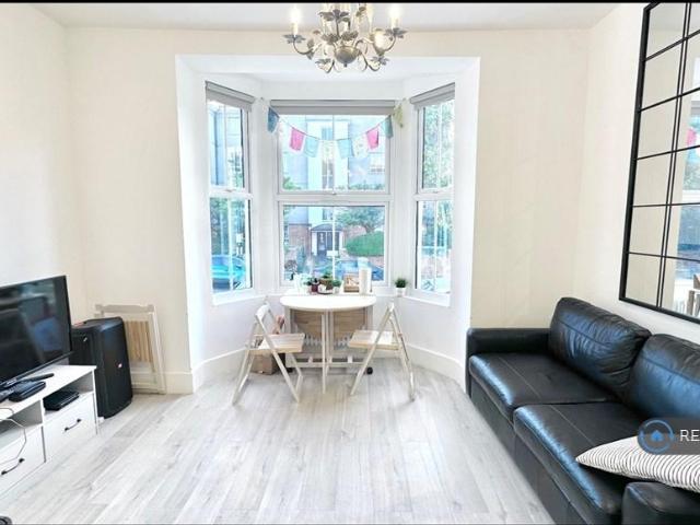Flat for rent in Shepherd's Bush, Greater London