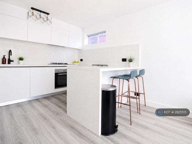 Flat for rent in London Borough of Croydon, Addiscombe