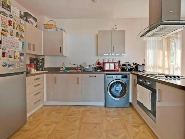 Apartment for rent in Ratcliffe, Greater London
