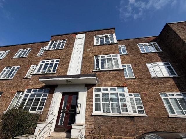 Flat for rent in London Borough of Croydon, Greater London