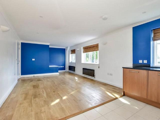 Apartment for rent in Holywell Estate, North Watford