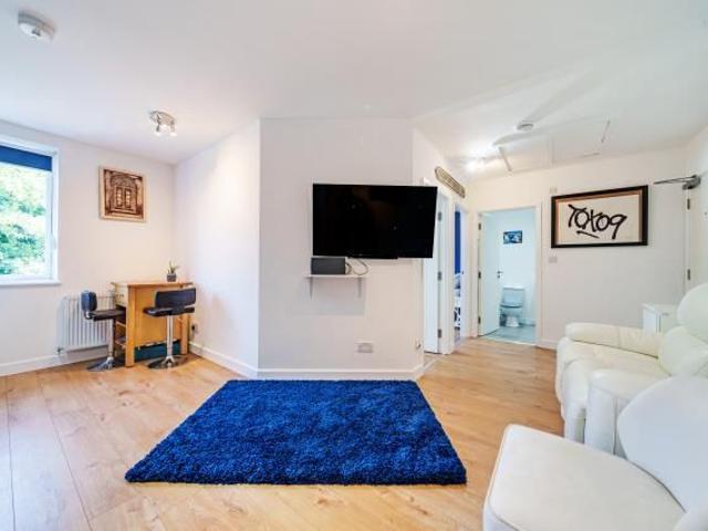 Apartment for rent in London Borough of Hounslow, Greater London