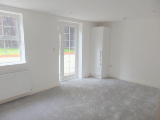 Apartment for rent in Red Hill, Surrey