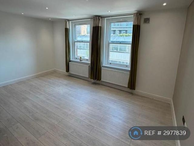 Apartment for rent in Queen's Park, Greater London