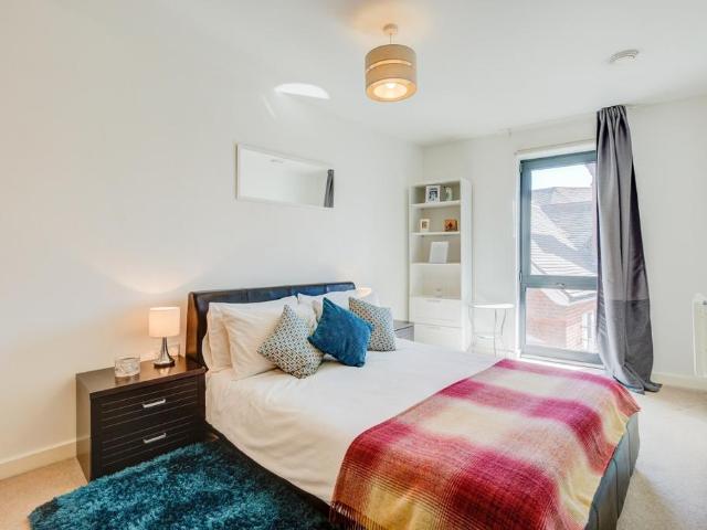 Flat for rent in London Borough of Ealing, Greater London