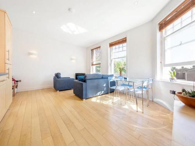 Flat for rent in Dulwich Village, Greater London