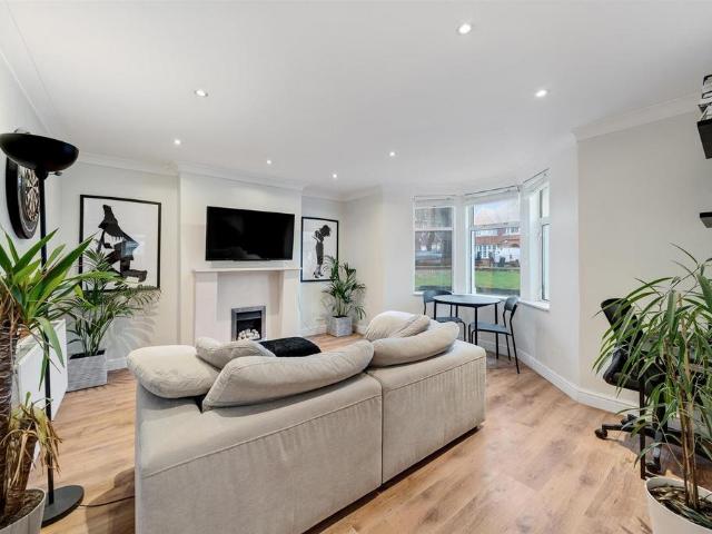 Flat for rent in Widmore, Greater London