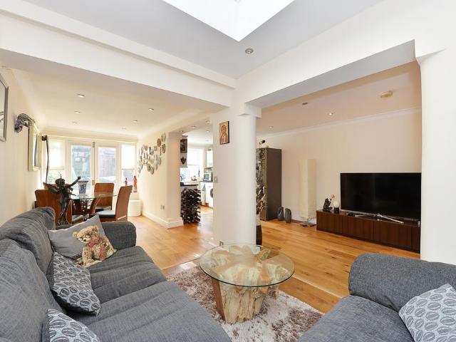 Flat for rent in Stockwell, Greater London