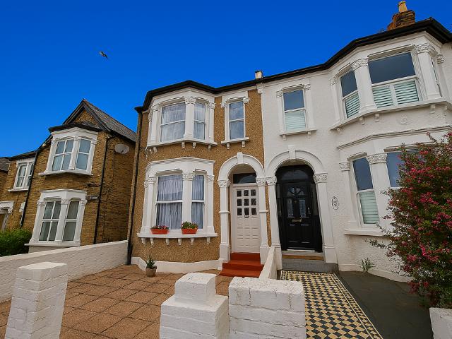 Flat for rent in London Borough of Lewisham, Isle Of Man