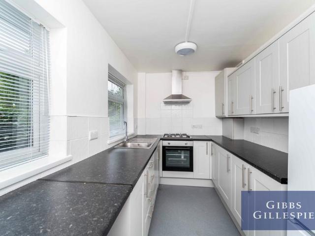 Flat for rent in Eastcote, Eastcote Village