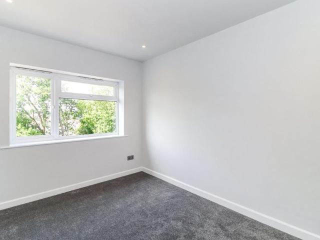 Apartment for rent in Highfield, Pouchen End