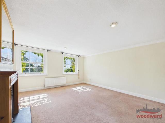 Apartment for rent in Harrow on the Hill, Greater London