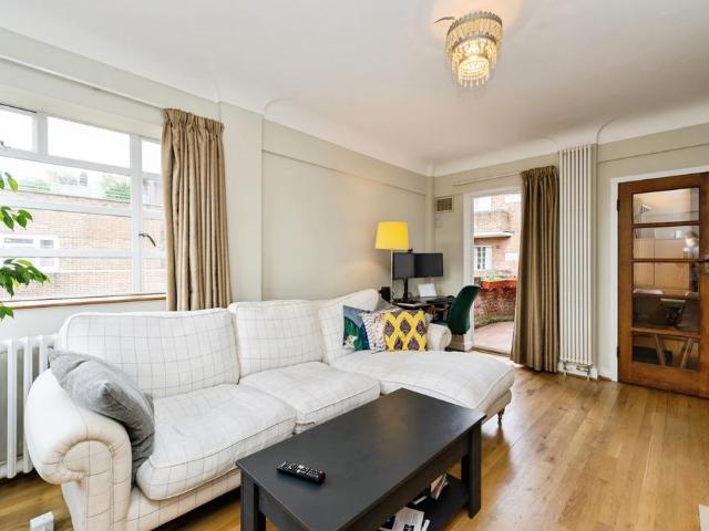 Flat for rent in North Sheen, Greater London