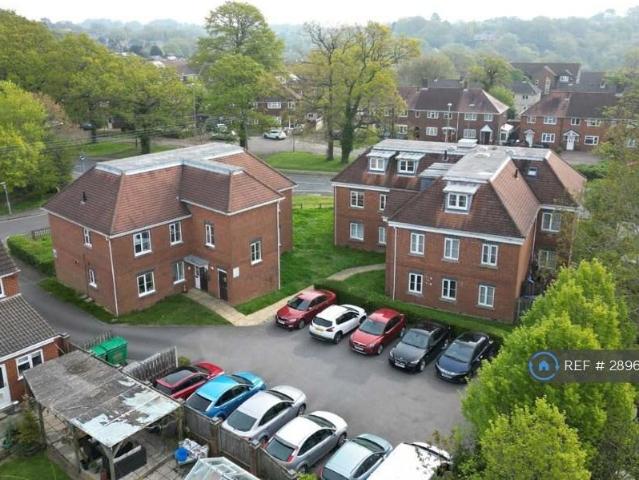 Flat for rent in Butlocks Heath, Helford