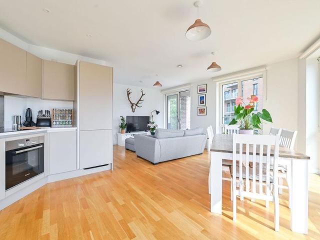 Apartment for rent in Browning Estate, Greater London