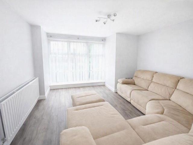 Apartment for rent in London Borough of Croydon, Waddon