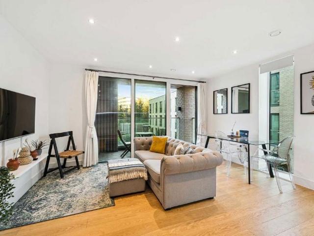Apartment for rent in London Borough of Hounslow, Strand