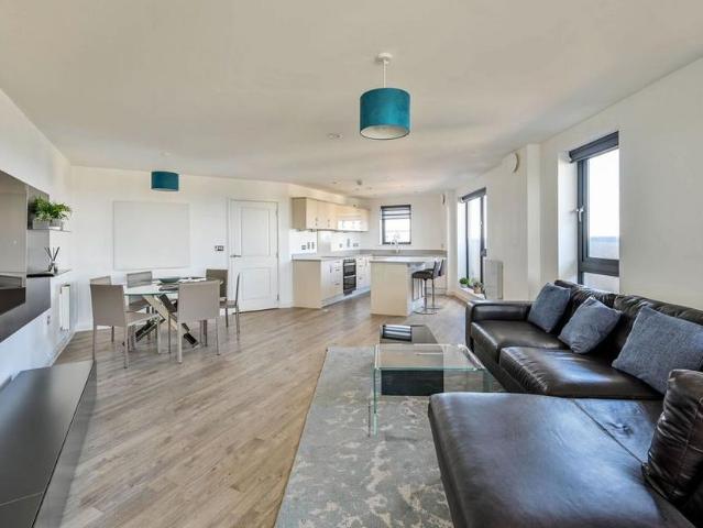 Apartment for rent in Horsell, Woking