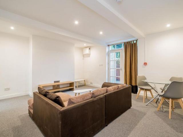 Apartment for rent in Woodhouse, West Yorkshire