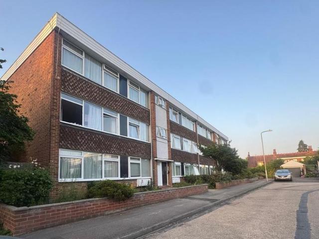 Flat for rent in Barkingside, Greater London