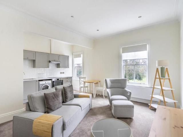 Flat for rent in The Groves, York