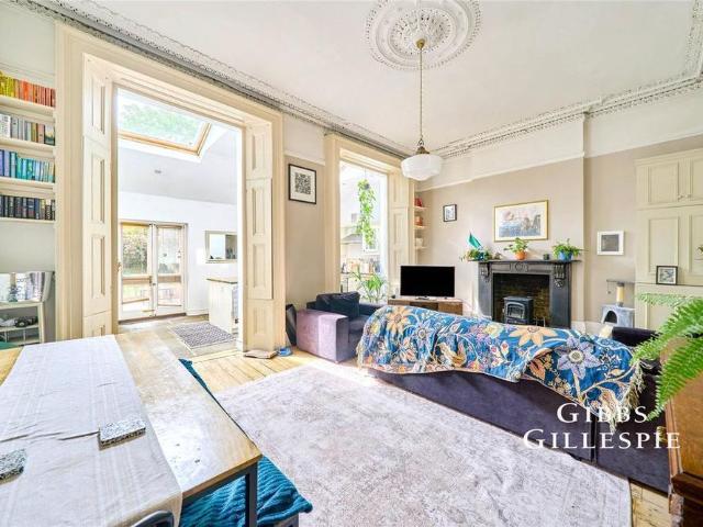 Apartment for rent in London Borough of Ealing, Perivale