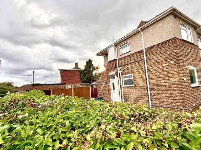 Apartment for rent in Chigwell, Grange Hill